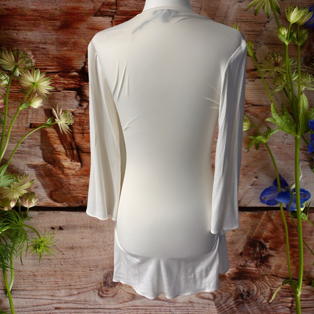 NWT Sky Cream Blouse with Open Flowing Sleeves &‎ Gold Belted Accents Size Small - Picture 4 of 12